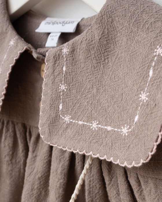 Yakası Nakışlı Çantalı Bayramlık Keten Kız Bebek Elbise (6-9 Ay / 2-3 Yaş)