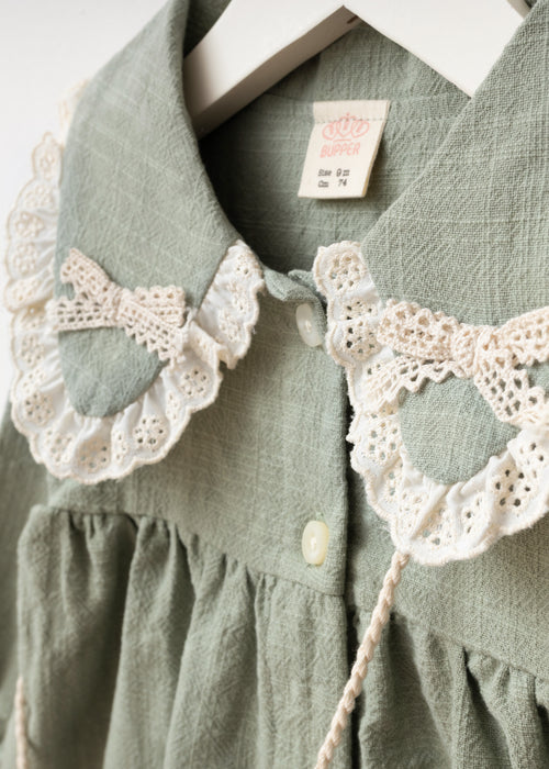 Dantel Detaylı Bebe Yaka Çantalı Bayramlık Keten Kız Bebek Elbise (9 Ay / 3 Yaş)