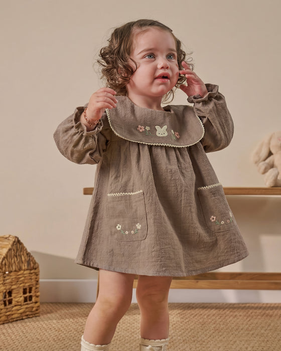 Nakış Detaylı Cepli Bebe Yaka Bayramlık Keten Kız Bebek Elbise ( 6-9 Ay / 2-3 Yaş)